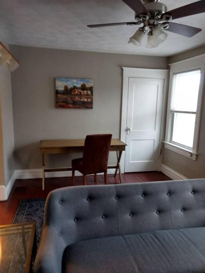 E Michigan Walk Up Furnished 1 Bedroom Apt Lansing Exterior photo