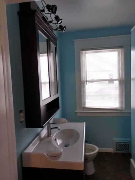 E Michigan Walk Up Furnished 1 Bedroom Apt Lansing Exterior photo